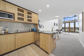 Loft-style CBD 1-bed With Rooftop Terrace & BBQ