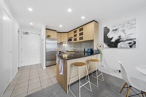 Loft-style CBD 1-bed With Rooftop Terrace & BBQ