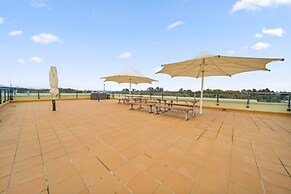 Loft-style CBD 1-bed With Rooftop Terrace & BBQ