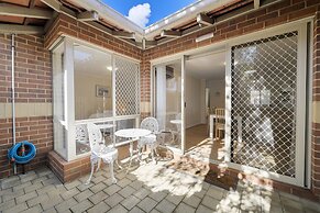 Bright Family Stay With Outdoor Space