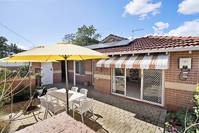 Bright Family Stay With Outdoor Space