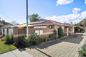 Bright Family Stay With Outdoor Space
