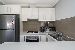 Sunny 2-bed in Quiet Location With Balcony