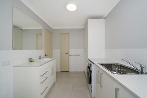 Sunny 2-bed in Quiet Location With Balcony