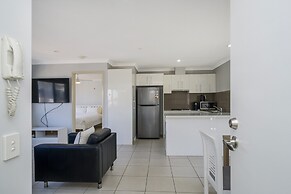 Sunny 2-bed in Quiet Location With Balcony