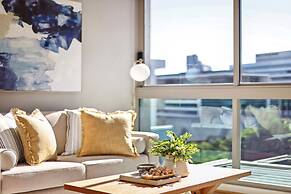 Elegant Inner-city 1-bed With Rooftop Dining