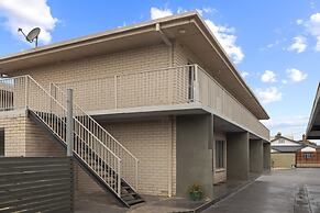 Bright 2-bed Apartment Steps From Largs Bay Beach