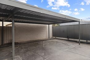 Bright 2-bed Apartment Steps From Largs Bay Beach