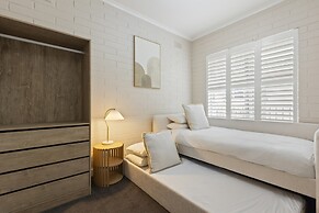 Bright 2-bed Apartment Steps From Largs Bay Beach