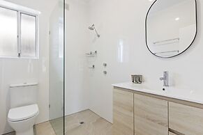 Bright 2-bed Apartment Steps From Largs Bay Beach