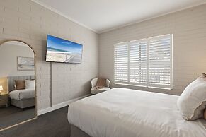 Bright 2-bed Apartment Steps From Largs Bay Beach