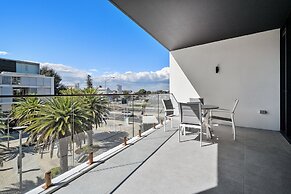 Trendy 1-bed Retreat in Fremantle With Rooftop