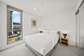 Bright 2-bed Apartment With Gym, BBQ & Pool Access