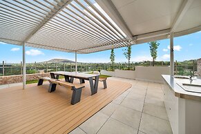 Bright 2-bed Apartment With Gym, BBQ & Pool Access