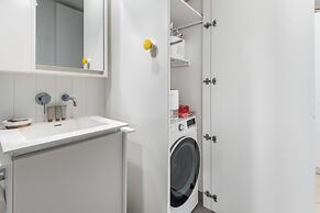 Brighton 1-bed Apartment With Balcony & Parking