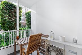 Brighton 1-bed Apartment With Balcony & Parking