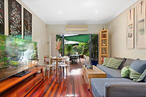Spacious 2-bed Townhouse With Garage & Patio