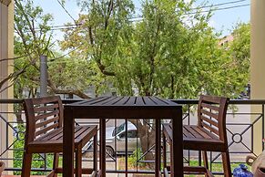 Spacious 2-bed Townhouse With Garage & Patio