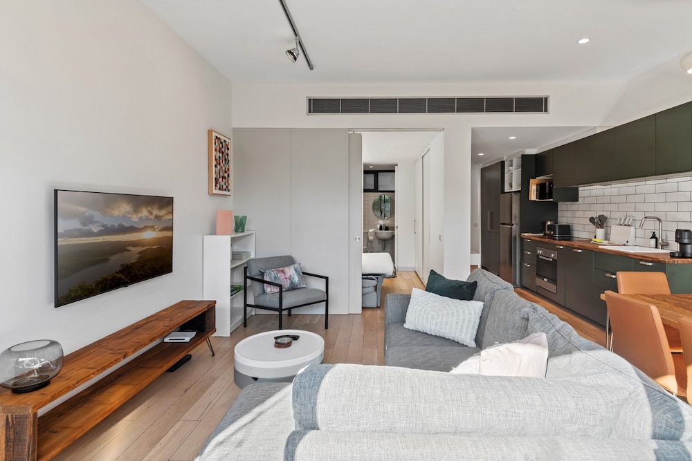 Chic 2-bed Apartment in Vibrant St Kilda
