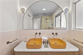 Family-friendly Flat With Balcony Views