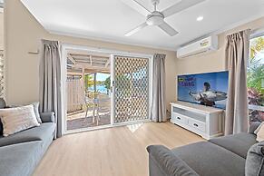 Family-friendly Flat With Balcony Views