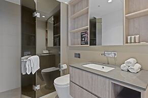 Chic 2-bed Melbourne CBD Apartment With Pool & Sauna