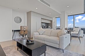 Chic 2-bed Melbourne CBD Apartment With Pool & Sauna