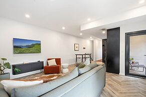 Bright Kingston Stay With Balcony Access