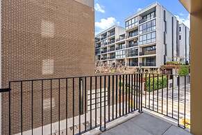 Bright Kingston Stay With Balcony Access