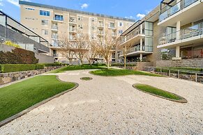 Stylish 1-bed Flat With Pool, BBQ & Sauna Access