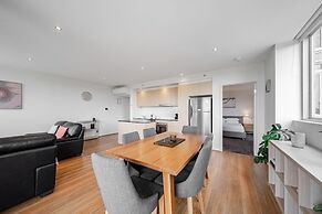 Stylish 1-bed Flat With Pool, BBQ & Sauna Access