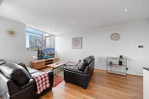 Stylish 1-bed Flat With Pool, BBQ & Sauna Access