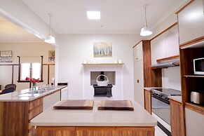 Heritage Home With BBQ & Outdoor Fire Pit