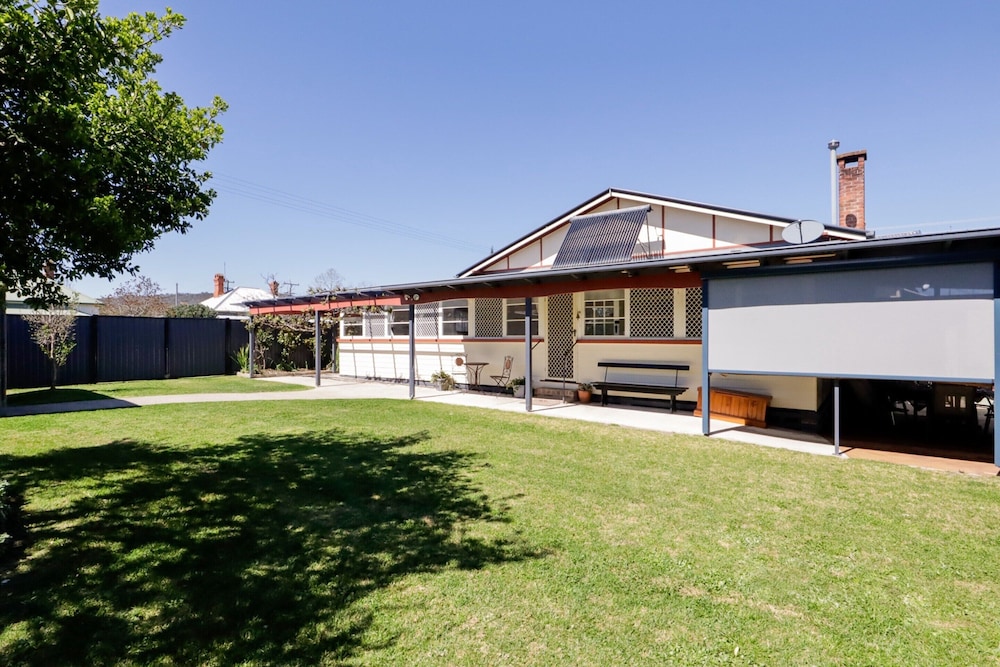 Heritage Home With BBQ & Outdoor Fire Pit