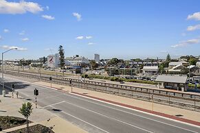Charming 1-bed With Rooftop Access & Parking