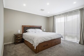 Spacious 4-bed House With Outdoor Area