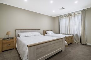 Spacious 4-bed House With Outdoor Area