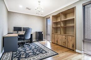 Spacious 4-bed House With Outdoor Area