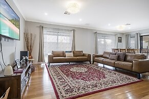 Spacious 4-bed House With Outdoor Area
