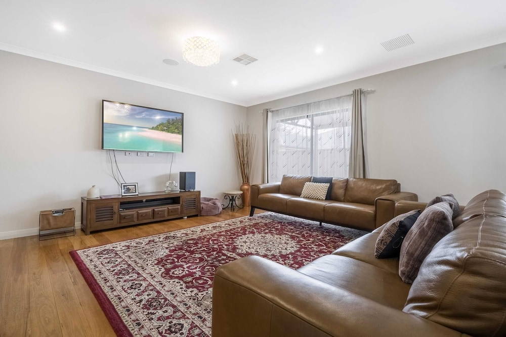 Spacious 4-bed House With Outdoor Area