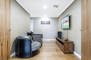 Spacious 4-bed House With Outdoor Area