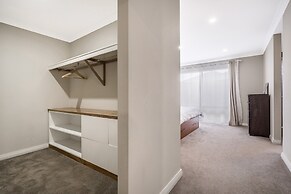 Spacious 4-bed House With Outdoor Area
