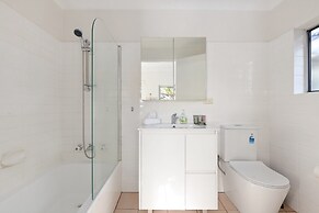 Stylish 2-bed House in Leichhardt