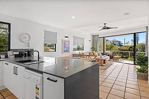 Pristine 2-bed Apartment With Pool and Balcony