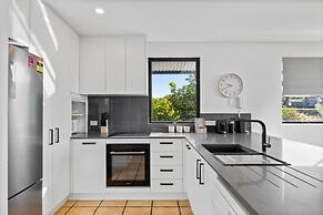 Pristine 2-bed Apartment With Pool and Balcony