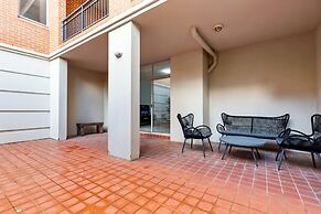 Bright Inner-west Stay With Pool Access