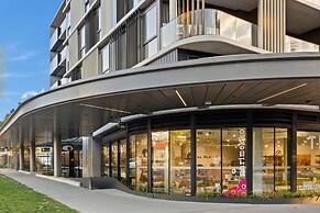 Luxe 2-bed Inner-city Abode With Alfresco Dining