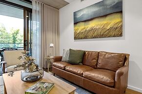 Luxe 2-bed Inner-city Abode With Alfresco Dining
