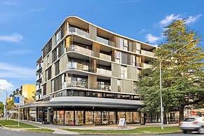 Luxe 2-bed Inner-city Abode With Alfresco Dining