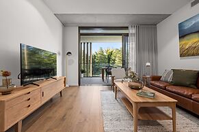 Luxe 2-bed Inner-city Abode With Alfresco Dining